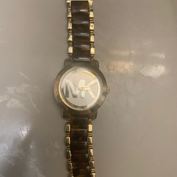 Authentic Michael Kors watch main image 3